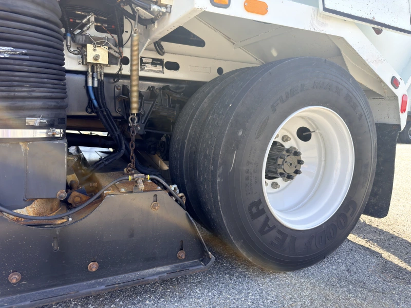 2001 INTERNATIONAL 4700