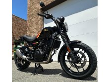 Royal Enfield Debuts Guerrilla 450 Apex image