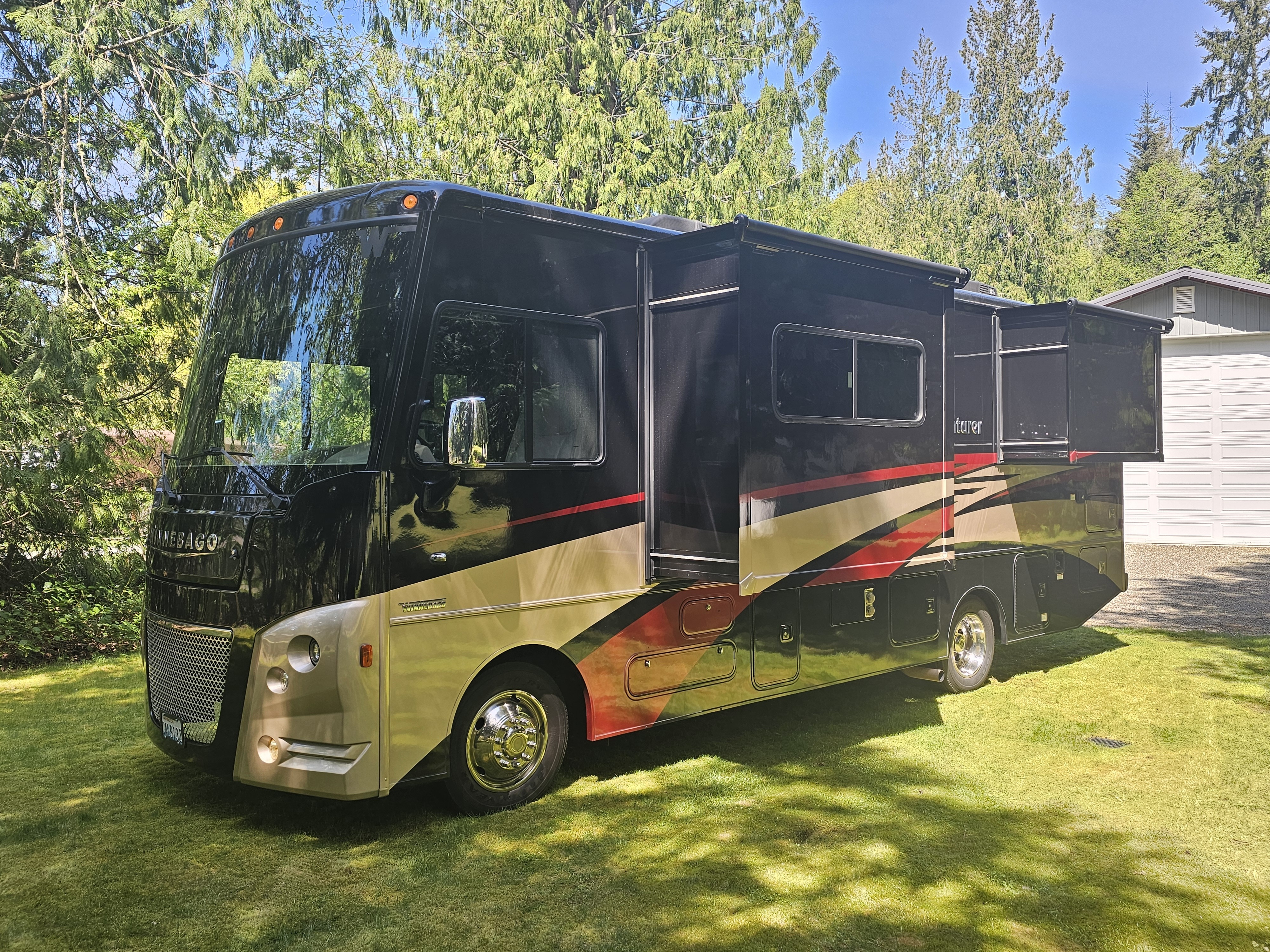 2019 Winnebago ADVENTURER 27N RV
