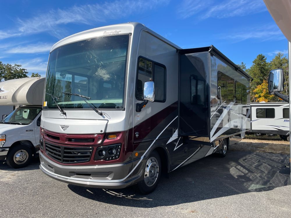 2022 Fleetwood BOUNDER 33C RV