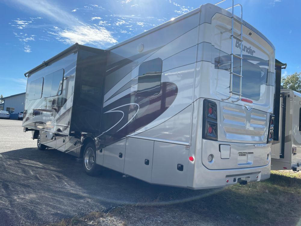 2022 Fleetwood BOUNDER 33C in glastonbury CT