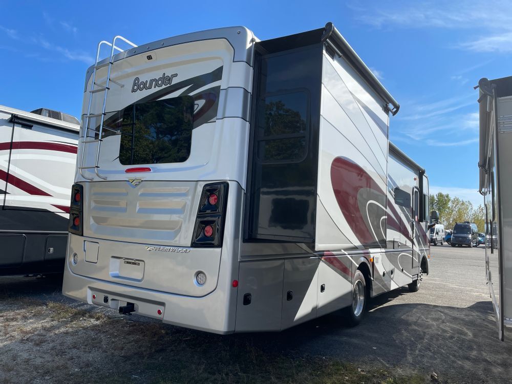2022 Fleetwood BOUNDER 33C in glastonbury CT