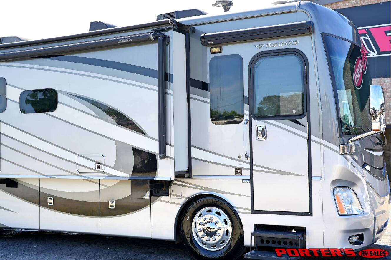 A photo of this 2015 Fleetwood DISCOVERY 40X
