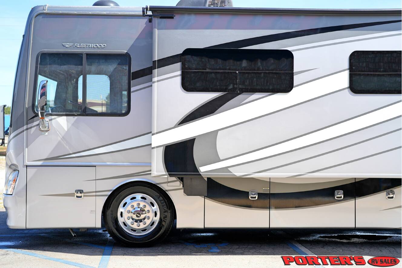 A photo of this 2015 Fleetwood DISCOVERY 40X
