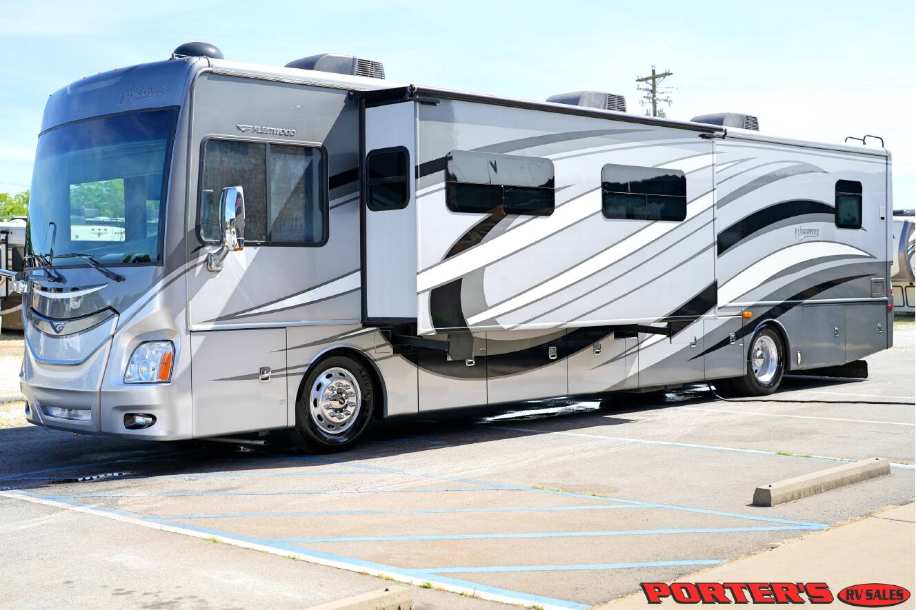A photo of this 2015 Fleetwood DISCOVERY 40X