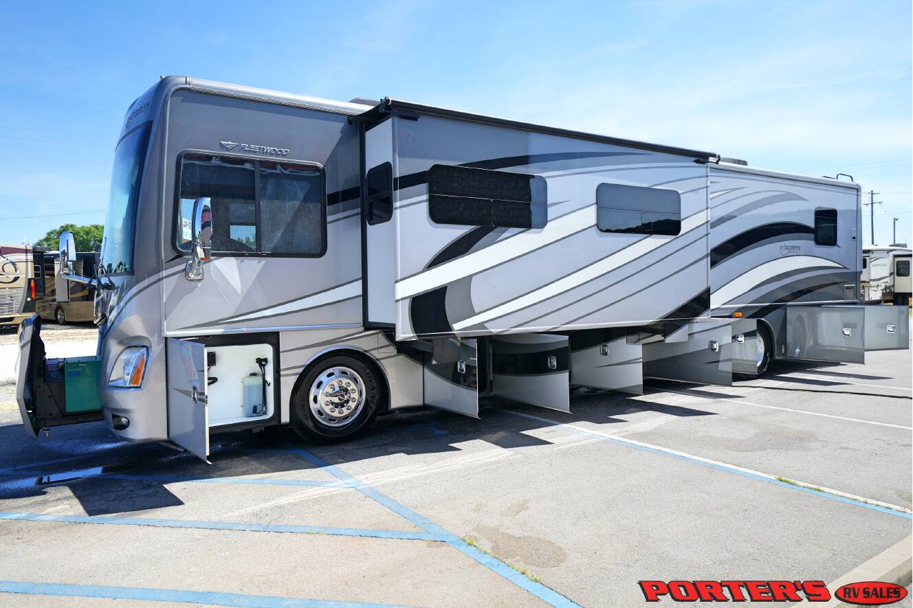 A photo of this 2015 Fleetwood DISCOVERY 40X