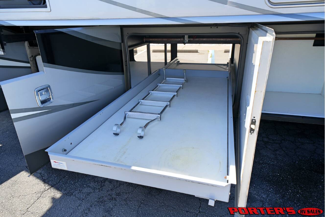 A photo of this 2015 Fleetwood DISCOVERY 40X