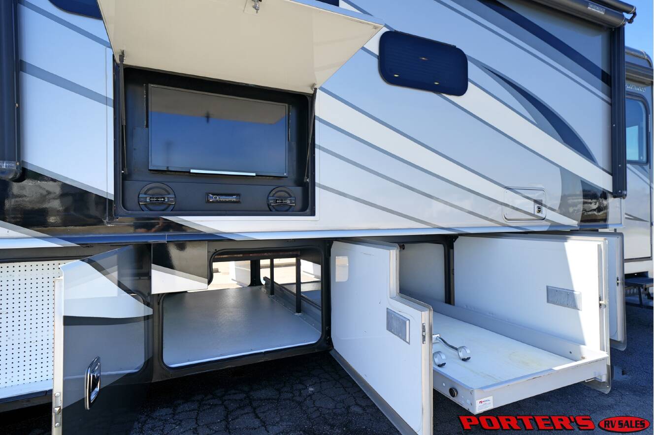 A photo of this 2015 Fleetwood DISCOVERY 40X