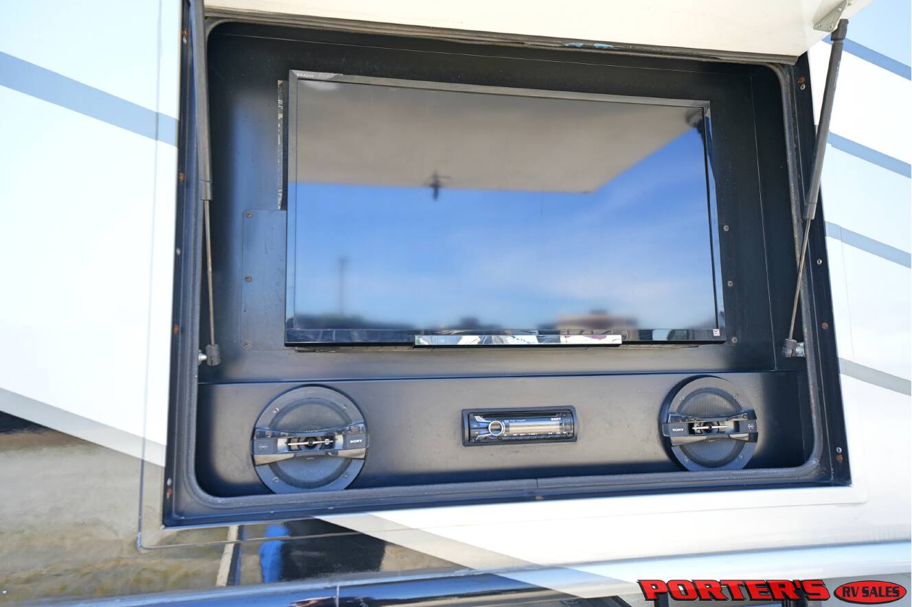 A photo of this 2015 Fleetwood DISCOVERY 40X
