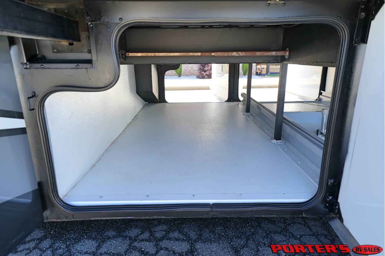 A photo of this 2015 Fleetwood DISCOVERY 40X