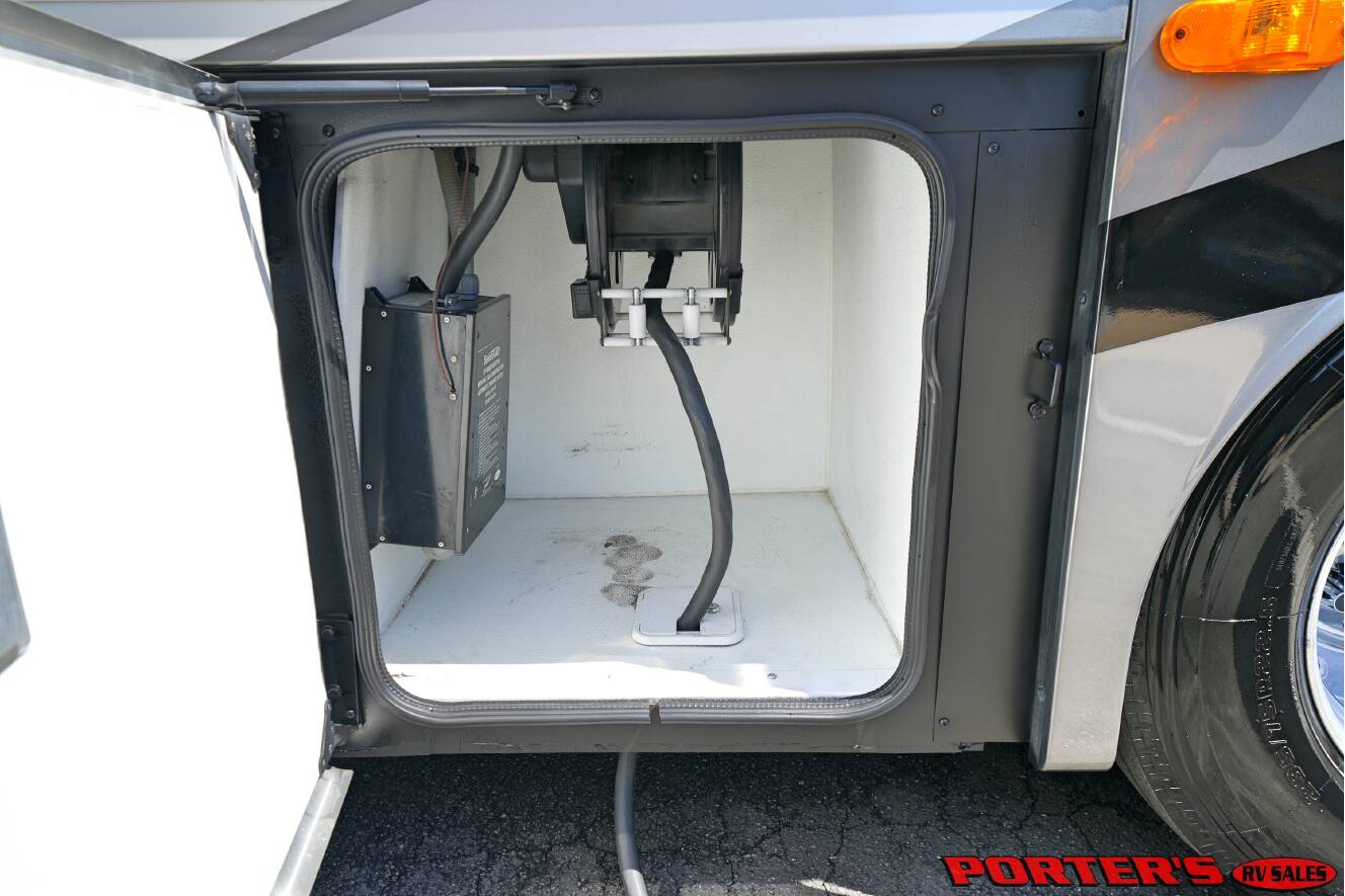 A photo of this 2015 Fleetwood DISCOVERY 40X