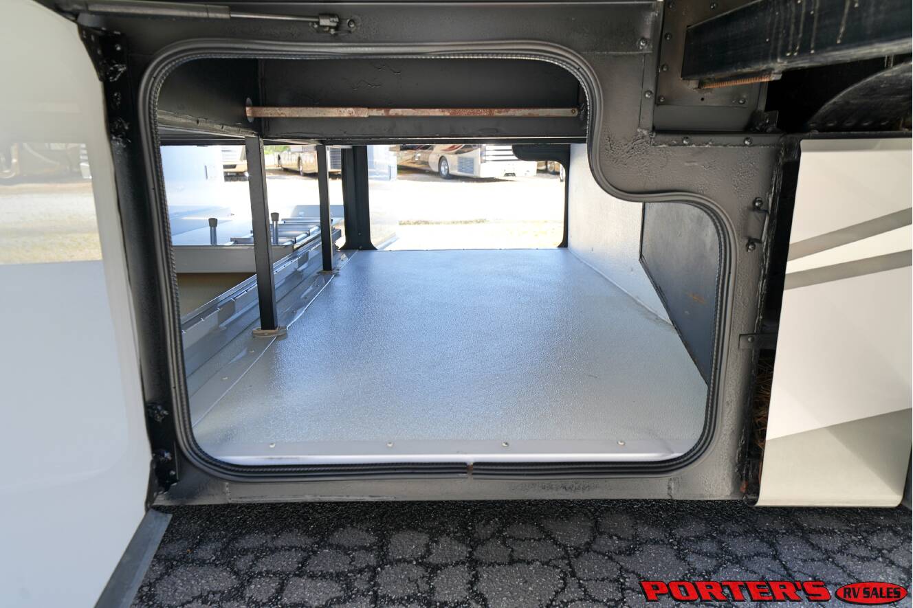 A photo of this 2015 Fleetwood DISCOVERY 40X