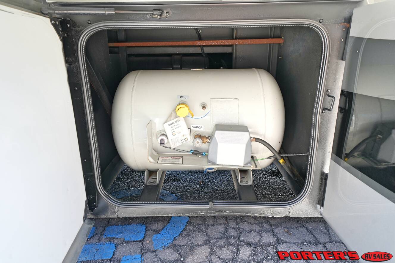 A photo of this 2015 Fleetwood DISCOVERY 40X