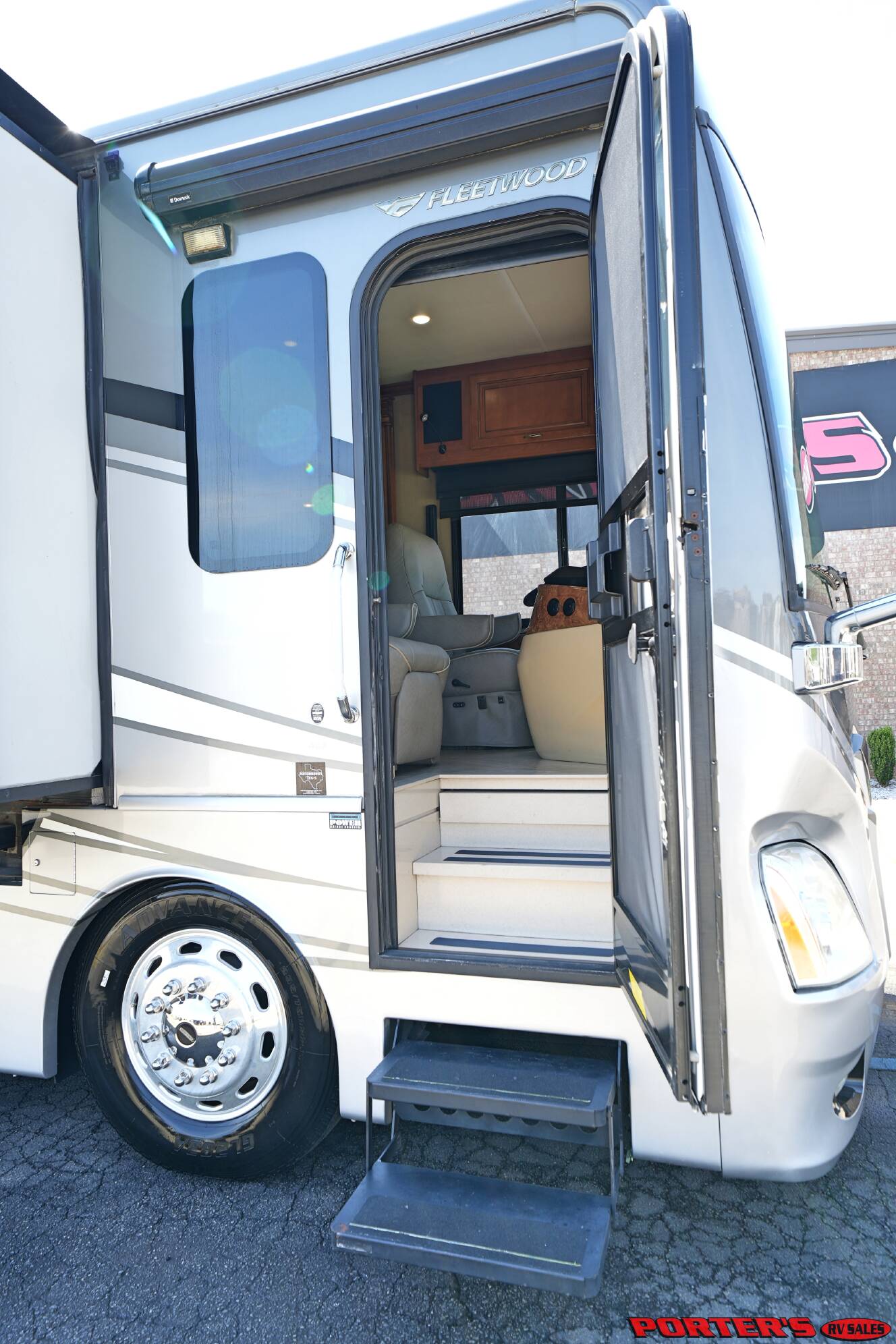 A photo of this 2015 Fleetwood DISCOVERY 40X