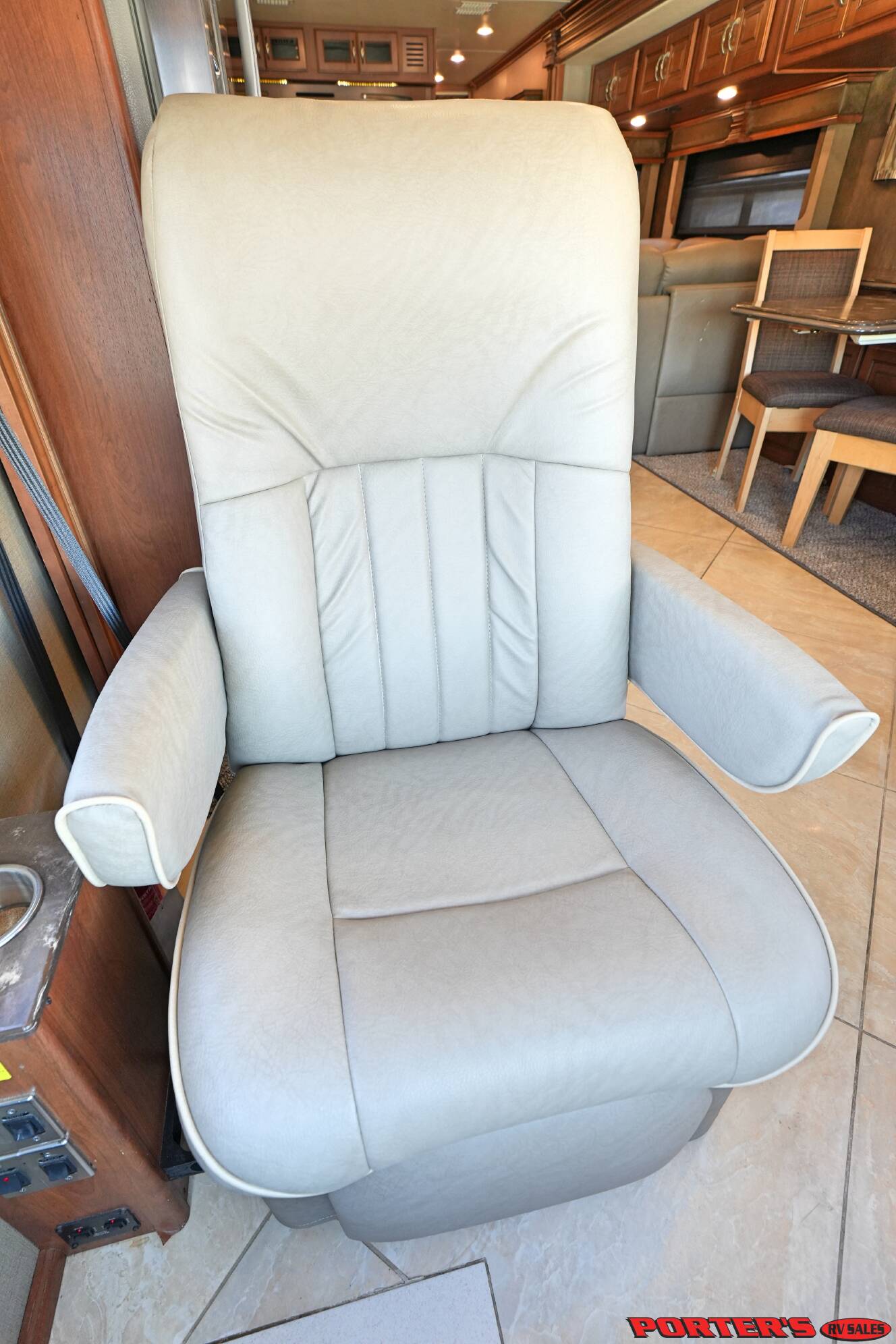 A photo of this 2015 Fleetwood DISCOVERY 40X