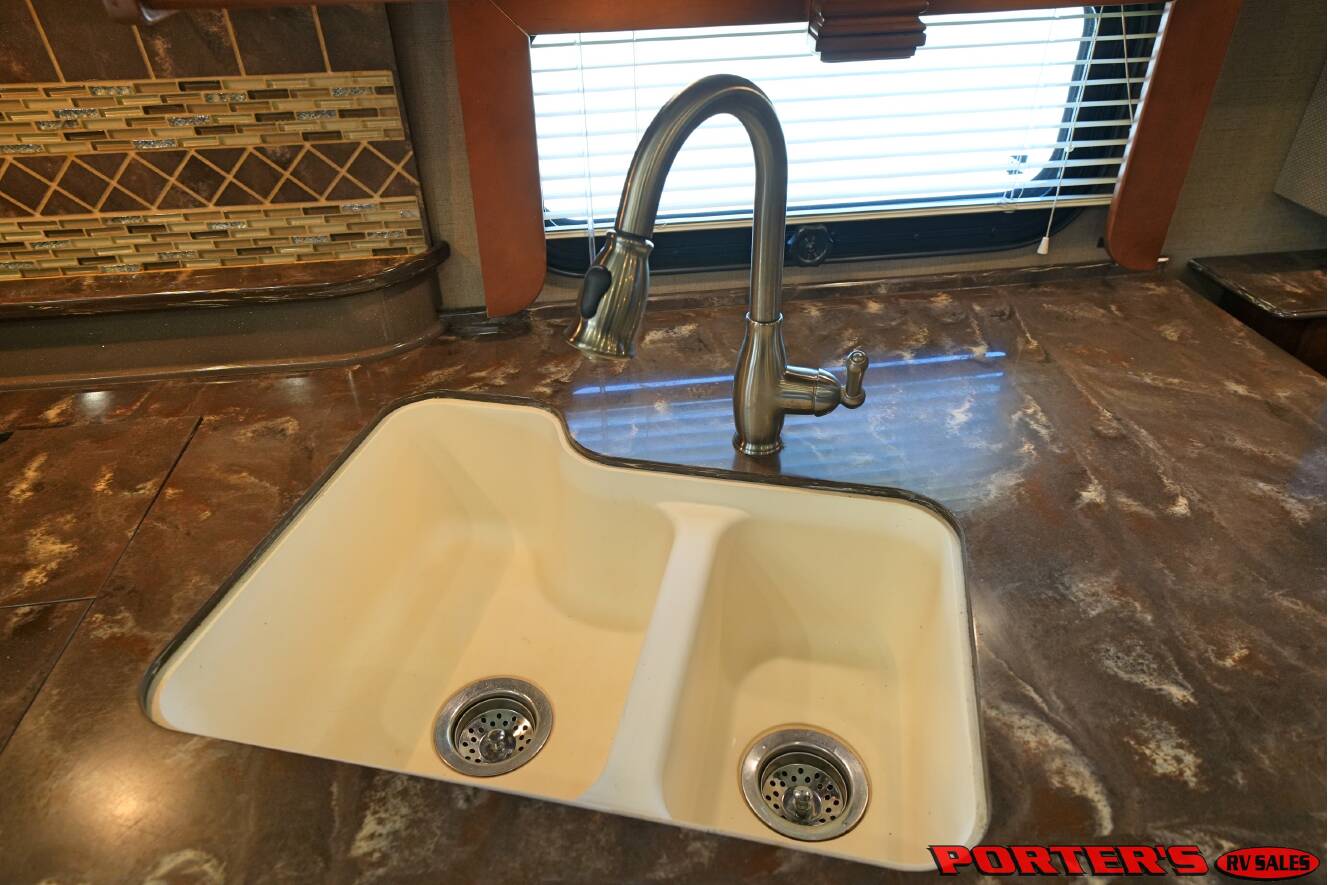 A photo of this 2015 Fleetwood DISCOVERY 40X