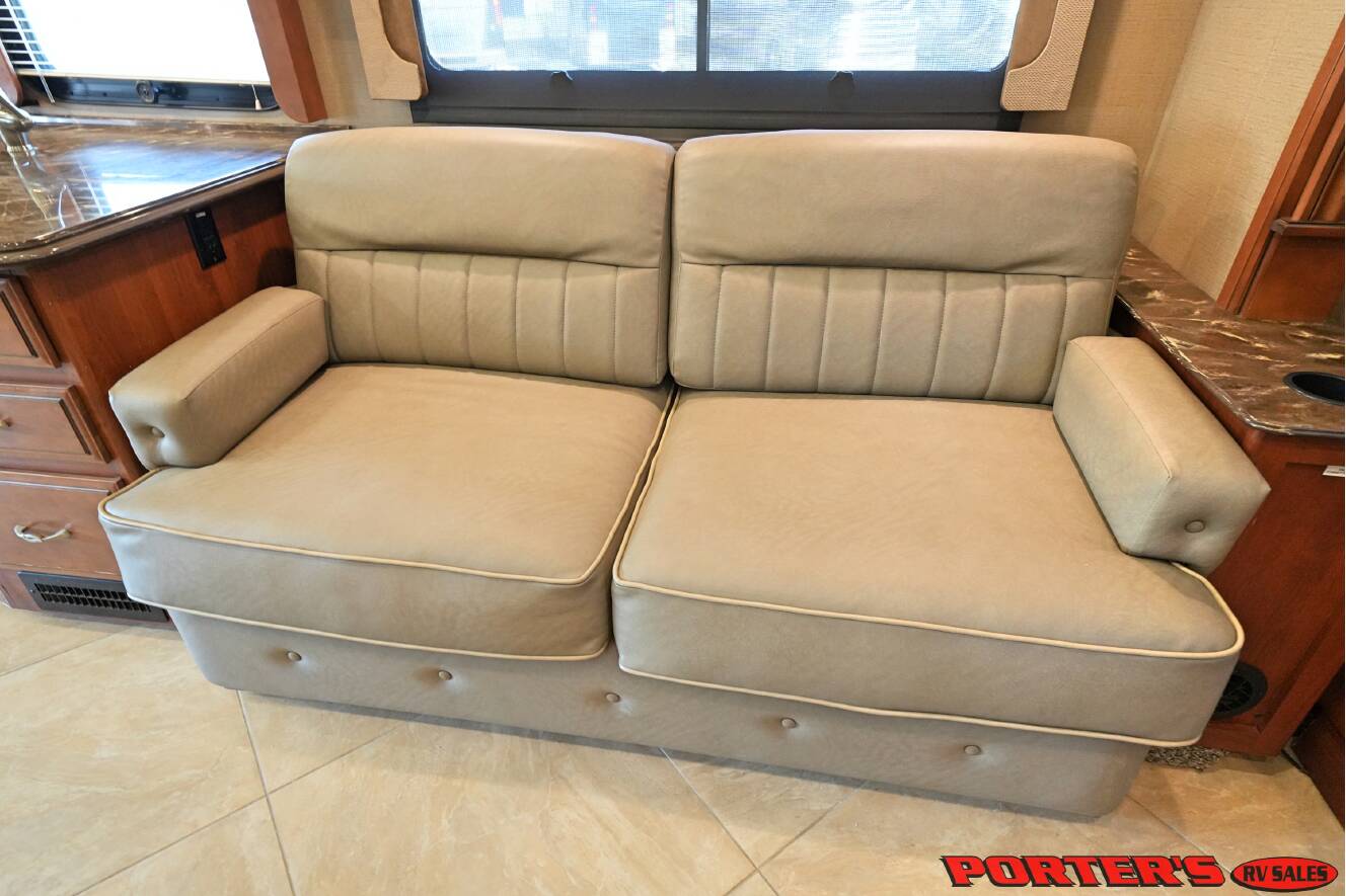 A photo of this 2015 Fleetwood DISCOVERY 40X