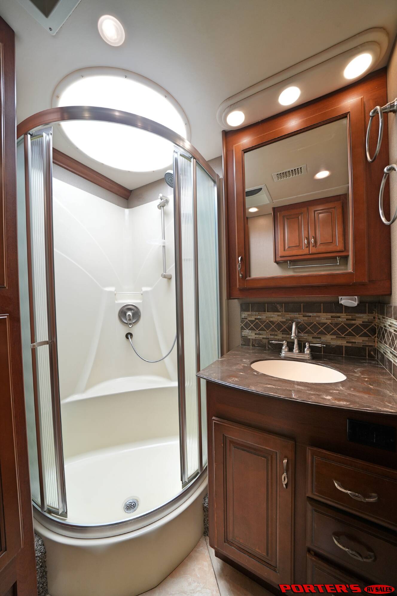 A photo of this 2015 Fleetwood DISCOVERY 40X