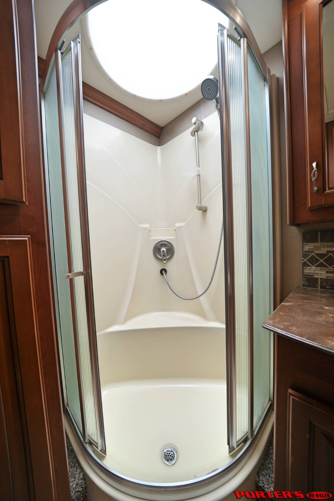 A photo of this 2015 Fleetwood DISCOVERY 40X