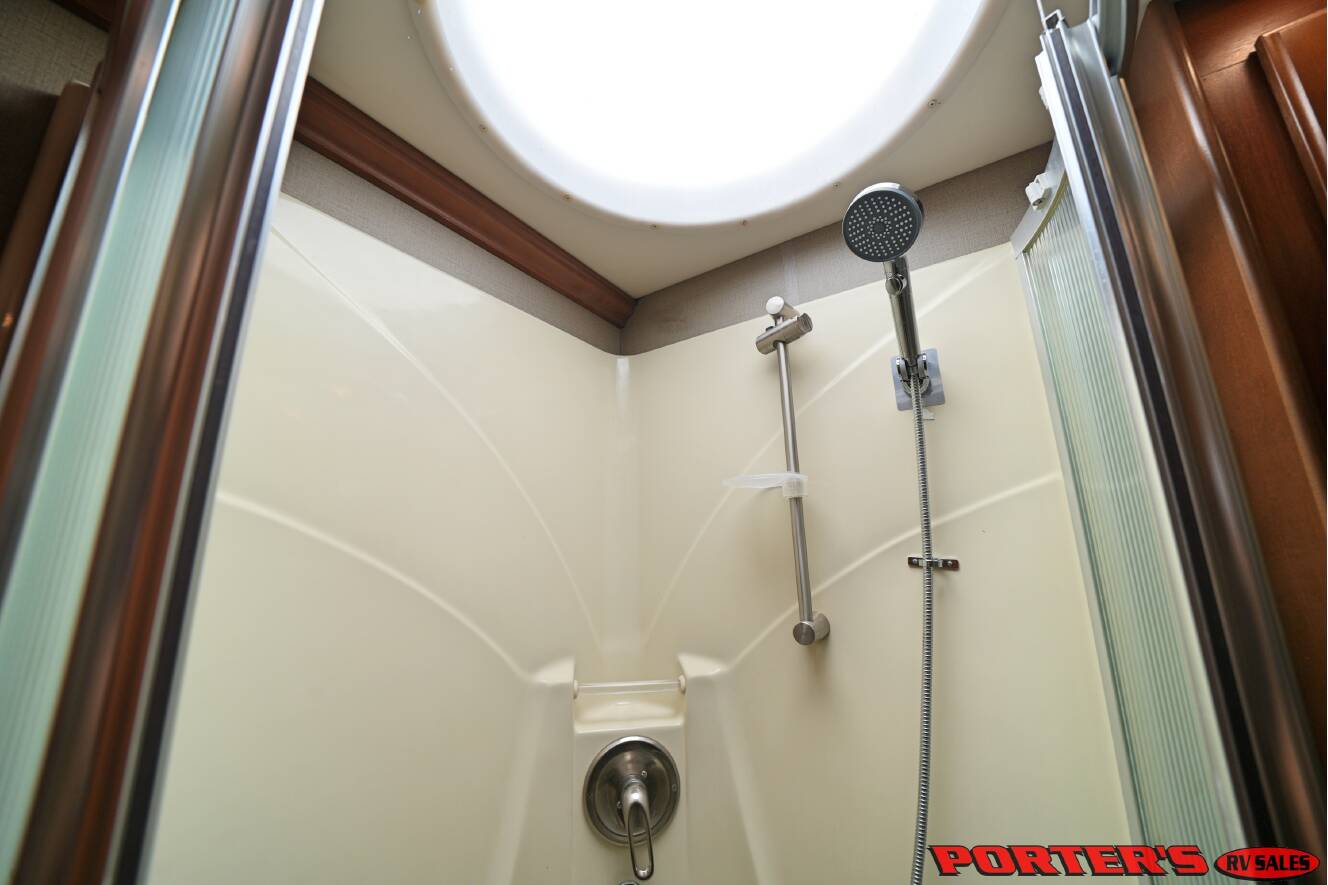 A photo of this 2015 Fleetwood DISCOVERY 40X