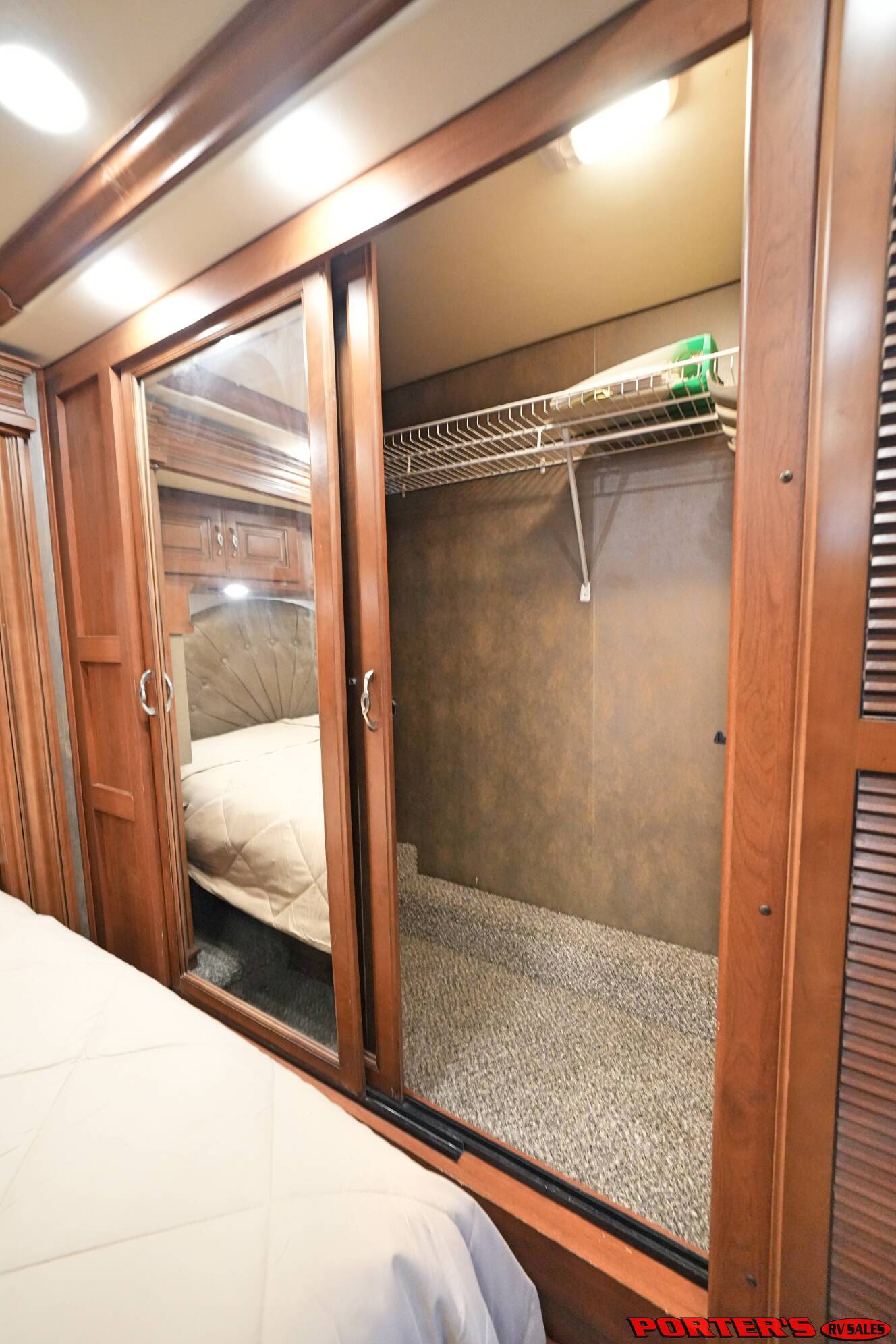 A photo of this 2015 Fleetwood DISCOVERY 40X