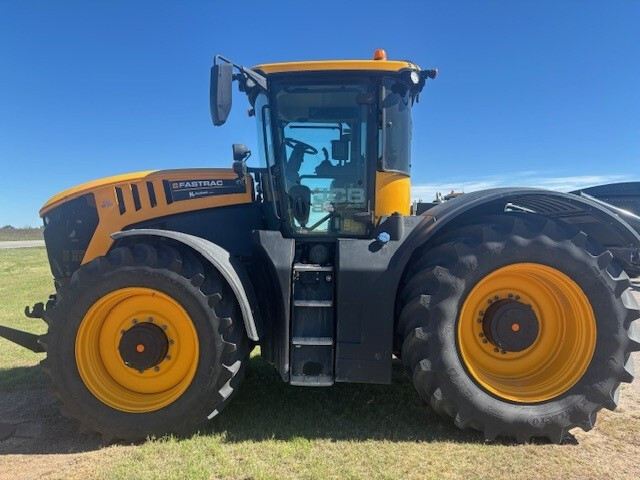 2019 JCB Fastrac 8330 in Wichita, KS