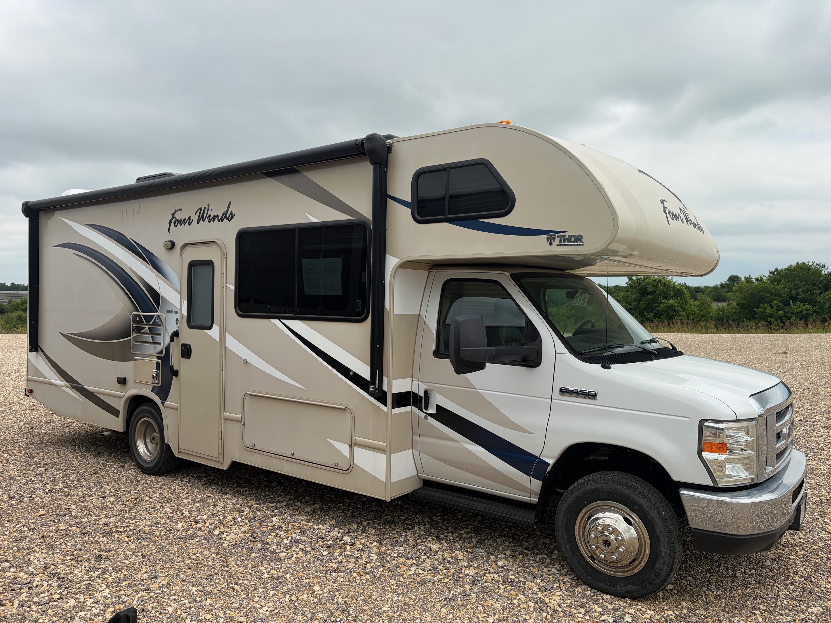 2017 Thor Motor Coach FOUR WINDS 26B RV