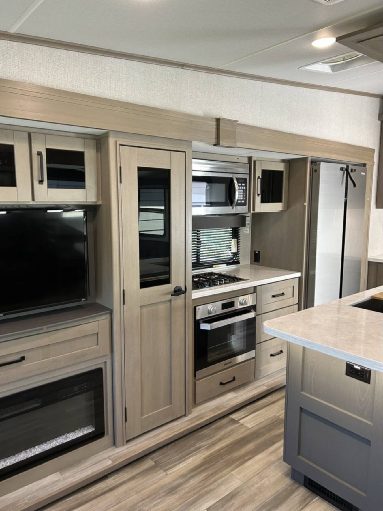 A photo of this 2023 Grand Design REFLECTION 337RLS