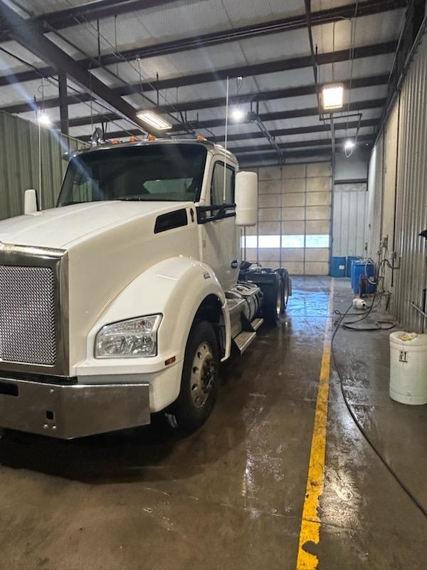 2021 KENWORTH T880 in Leawood, KS