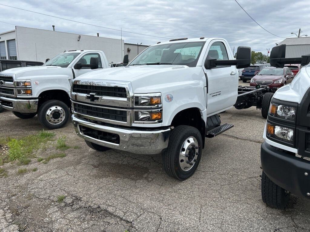 2026 CHEVROLET Silverado 6500 HD Work Truck in Sturgis, MI