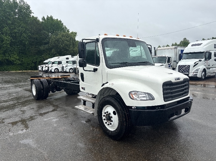 2025 FREIGHTLINER BUSINESS CLASS M2 106 in Concord, NC