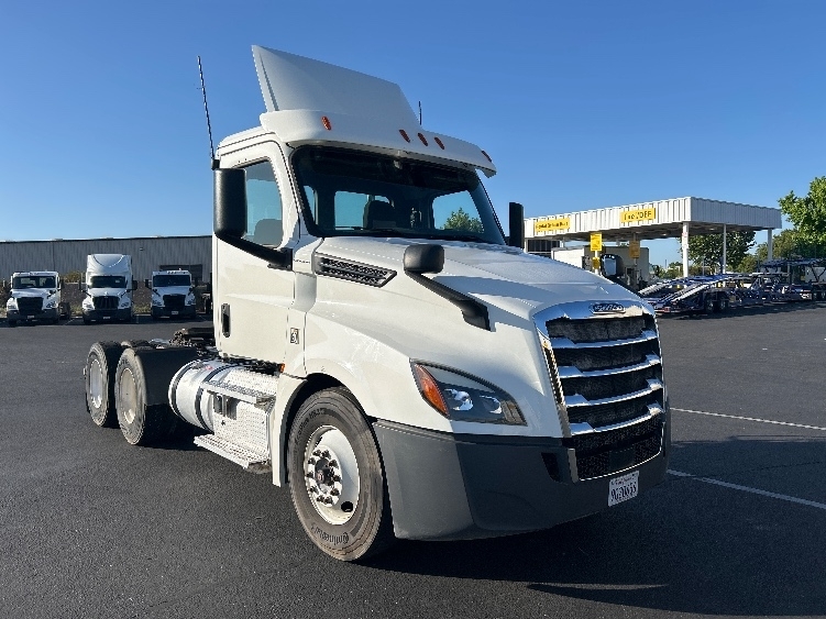 2020 FREIGHTLINER CASCADIA 126 in Ceres, CA
