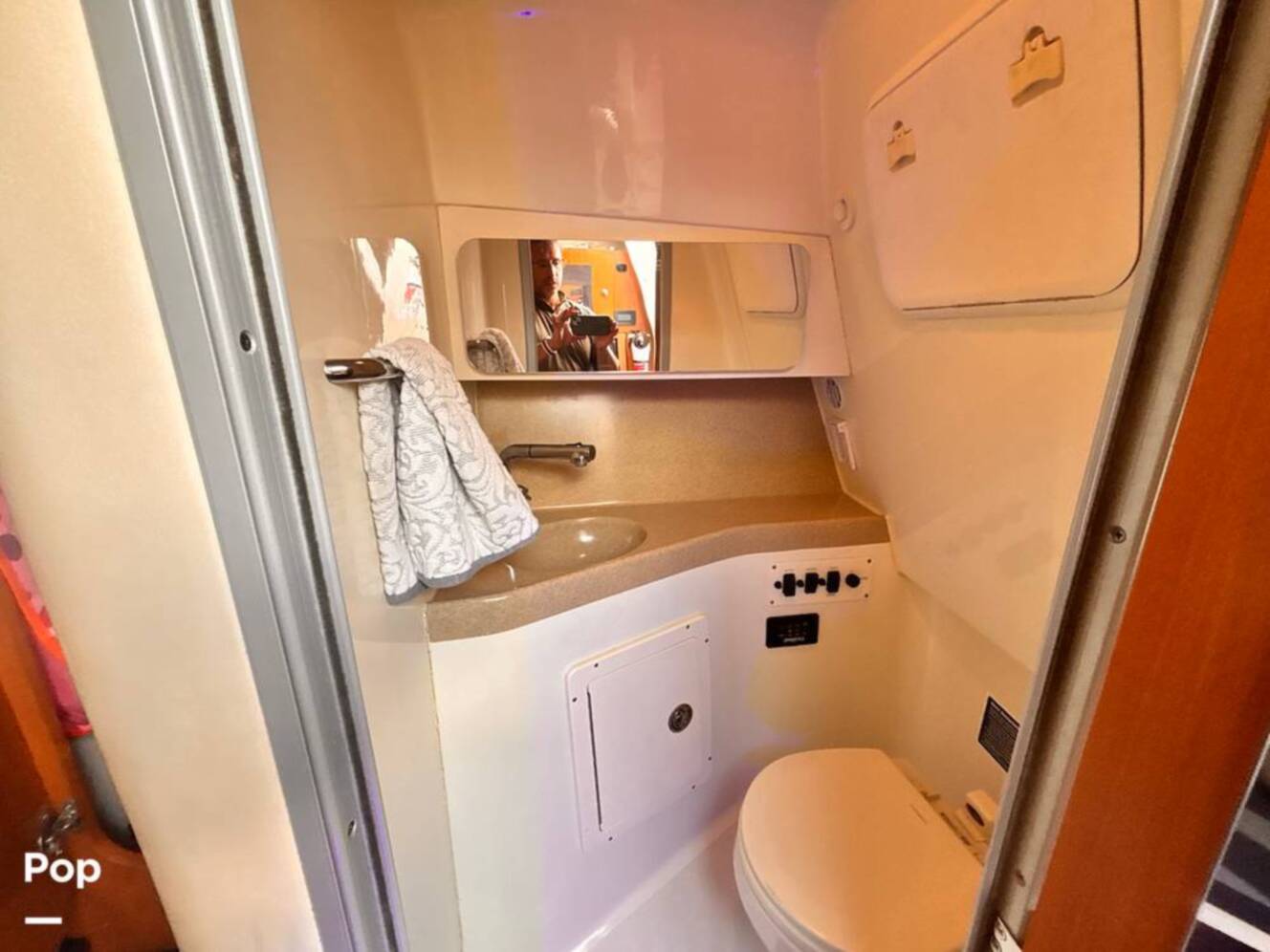A photo of this 2006 Hydra-Sports Vector 2900 EXP