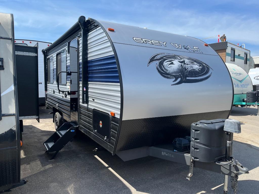 2022 Forest River Rv Cherokee Grey Wolf 18RR Travel Trailer Toy Hauler RV