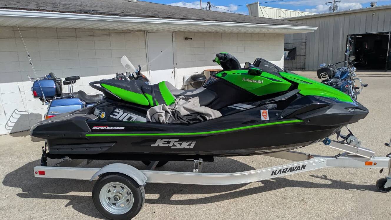 A photo of this 2023 Kawasaki ULTRA 310 LX