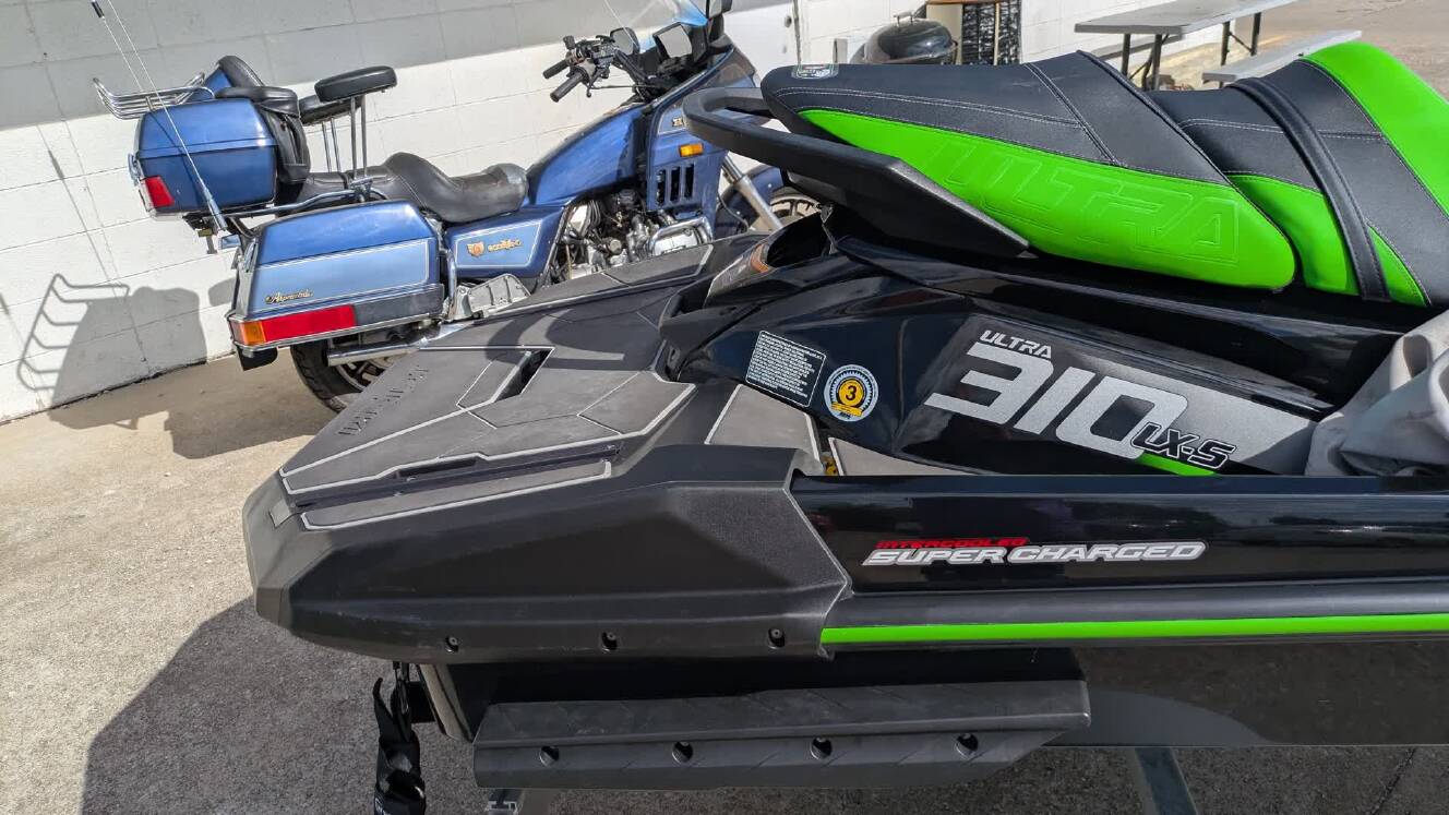 A photo of this 2023 Kawasaki ULTRA 310 LX
