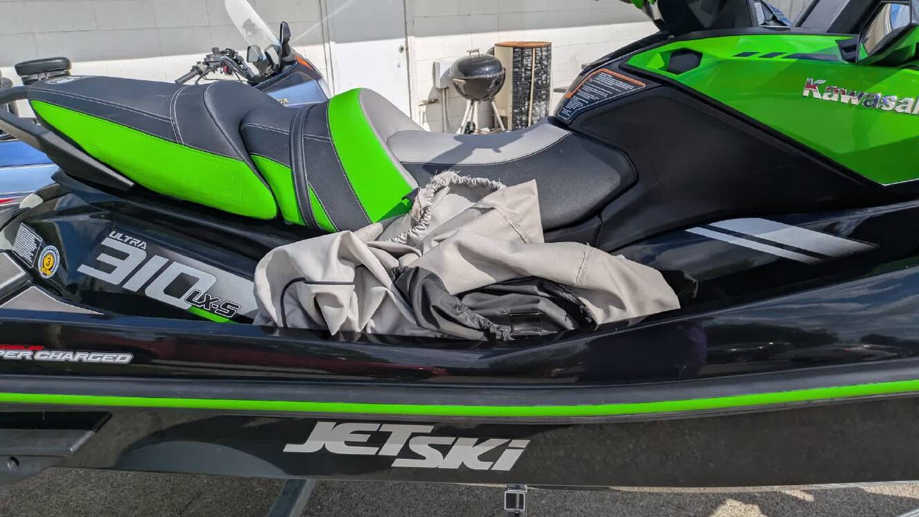 A photo of this 2023 Kawasaki ULTRA 310 LX