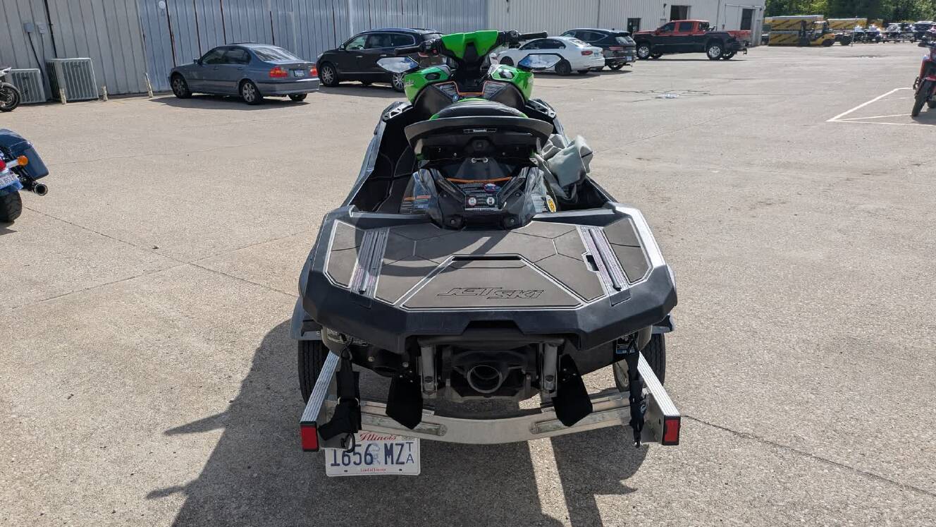A photo of this 2023 Kawasaki ULTRA 310 LX