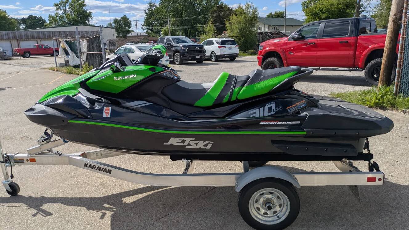 A photo of this 2023 Kawasaki ULTRA 310 LX