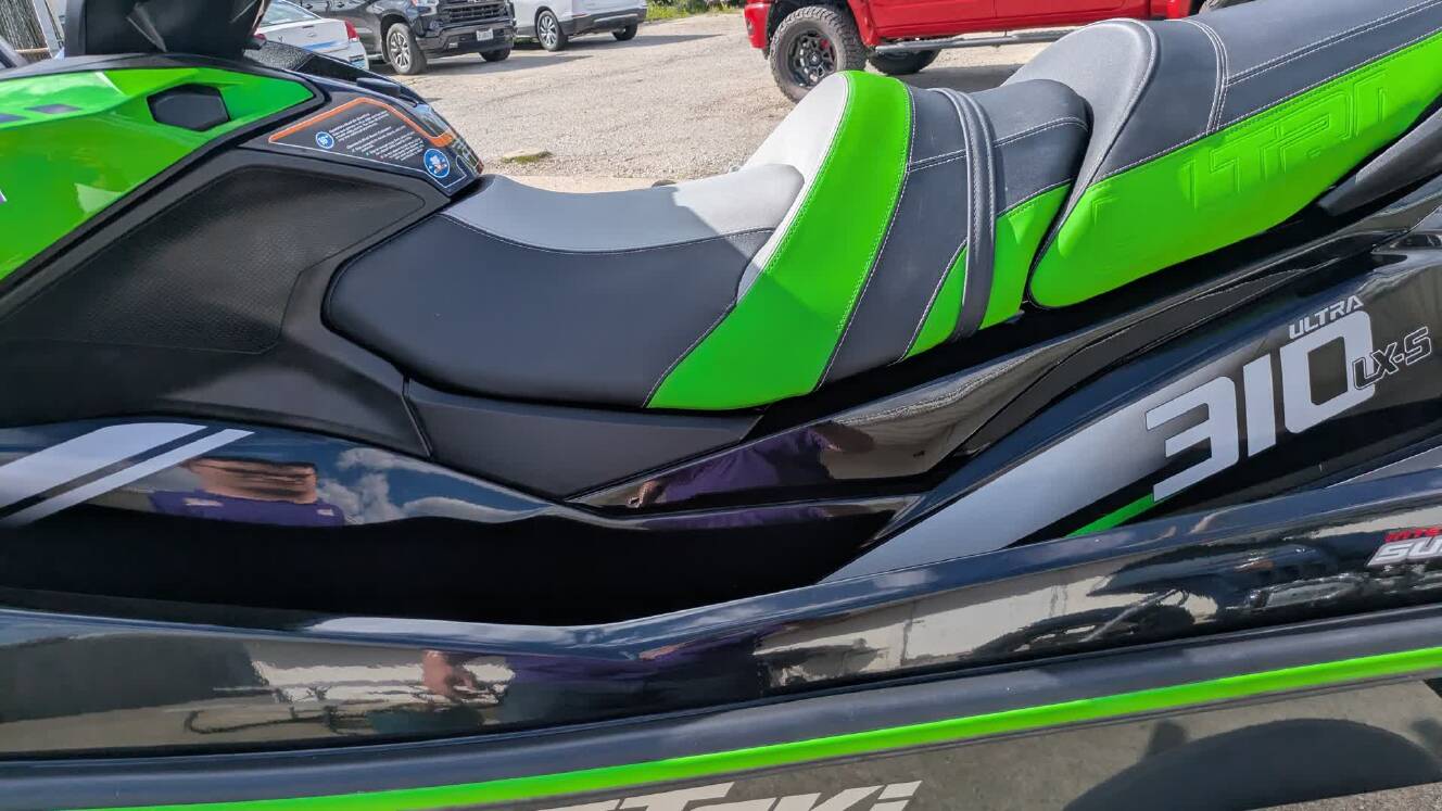 A photo of this 2023 Kawasaki ULTRA 310 LX