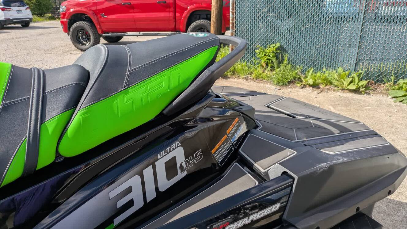 A photo of this 2023 Kawasaki ULTRA 310 LX