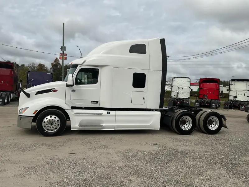 2023 PETERBILT 579