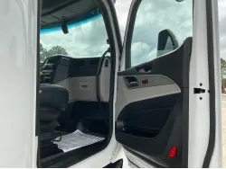 2023 PETERBILT 579