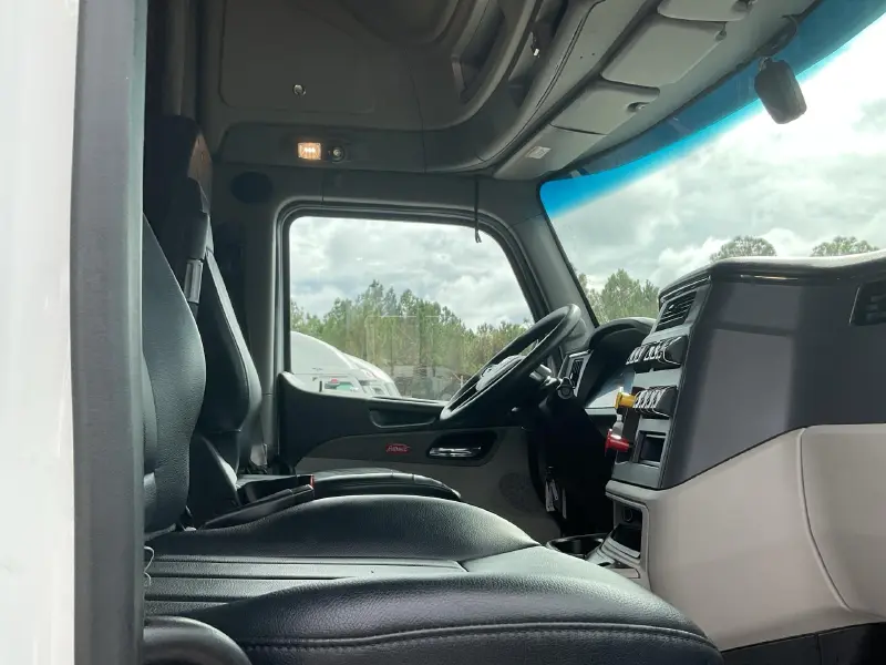 2023 PETERBILT 579