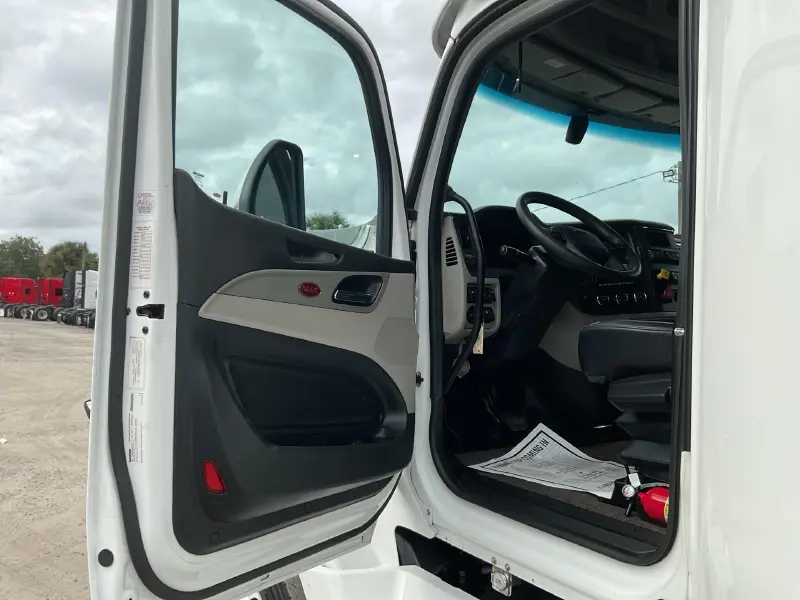 2023 PETERBILT 579