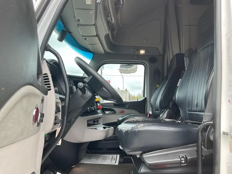 2023 PETERBILT 579