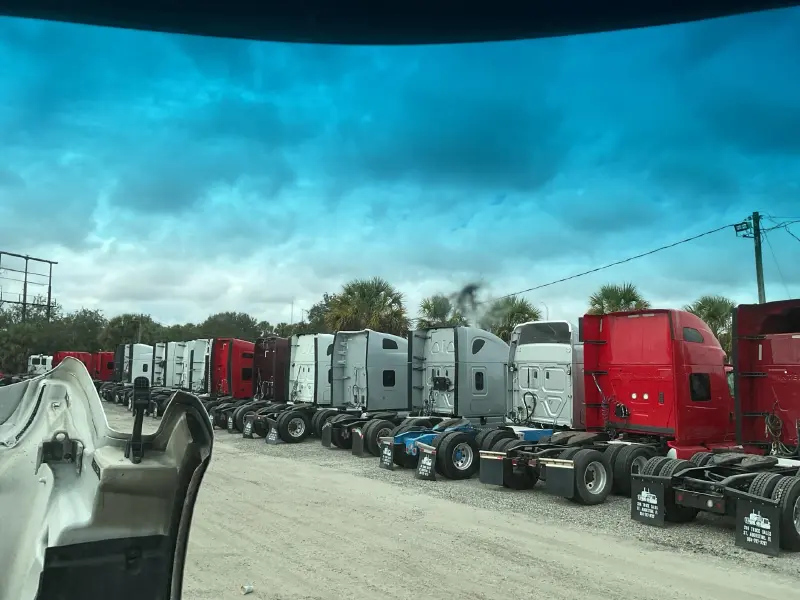 2023 PETERBILT 579