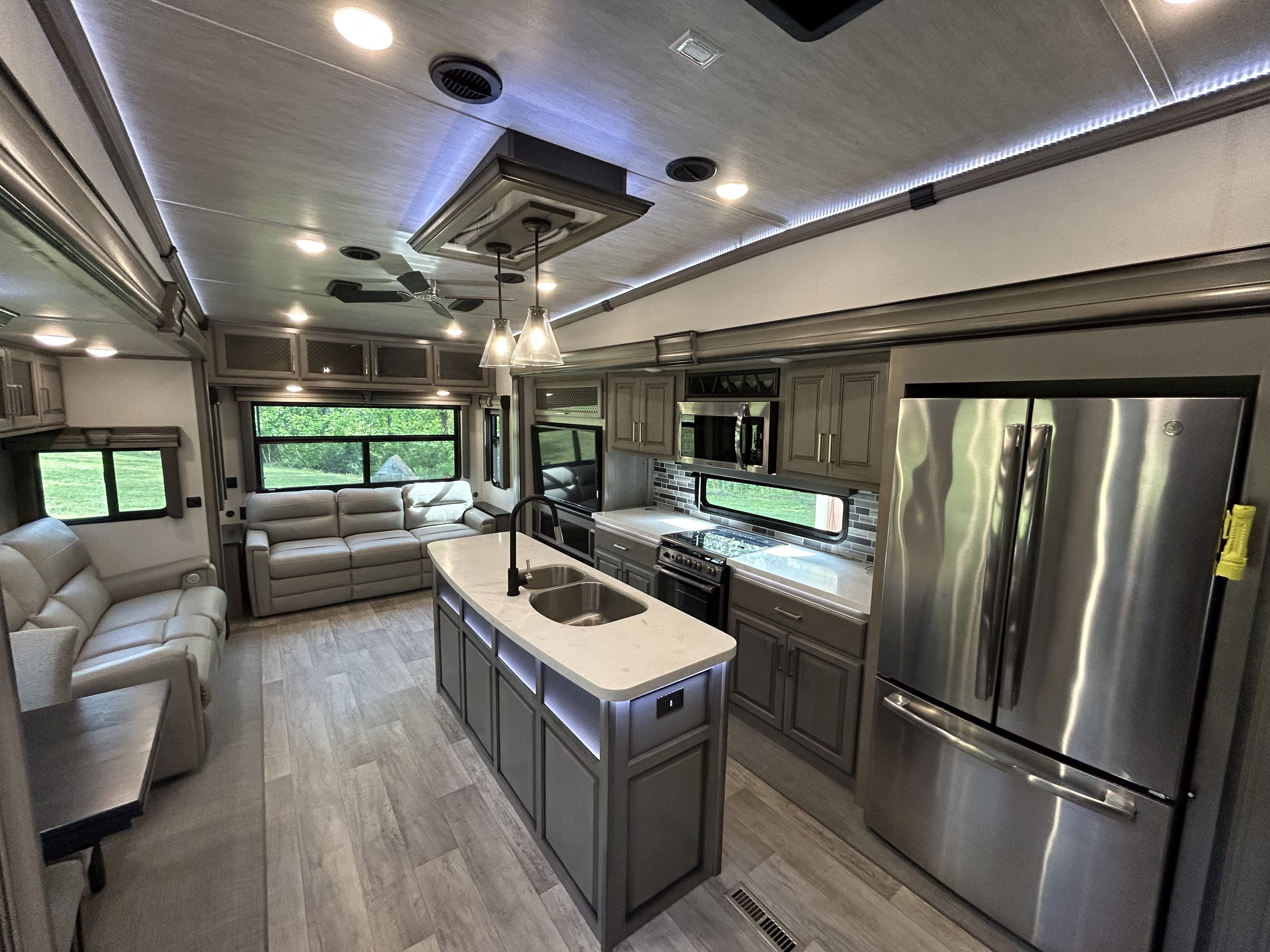2021 Keystone MONTANA 3781RL in howardsville VA