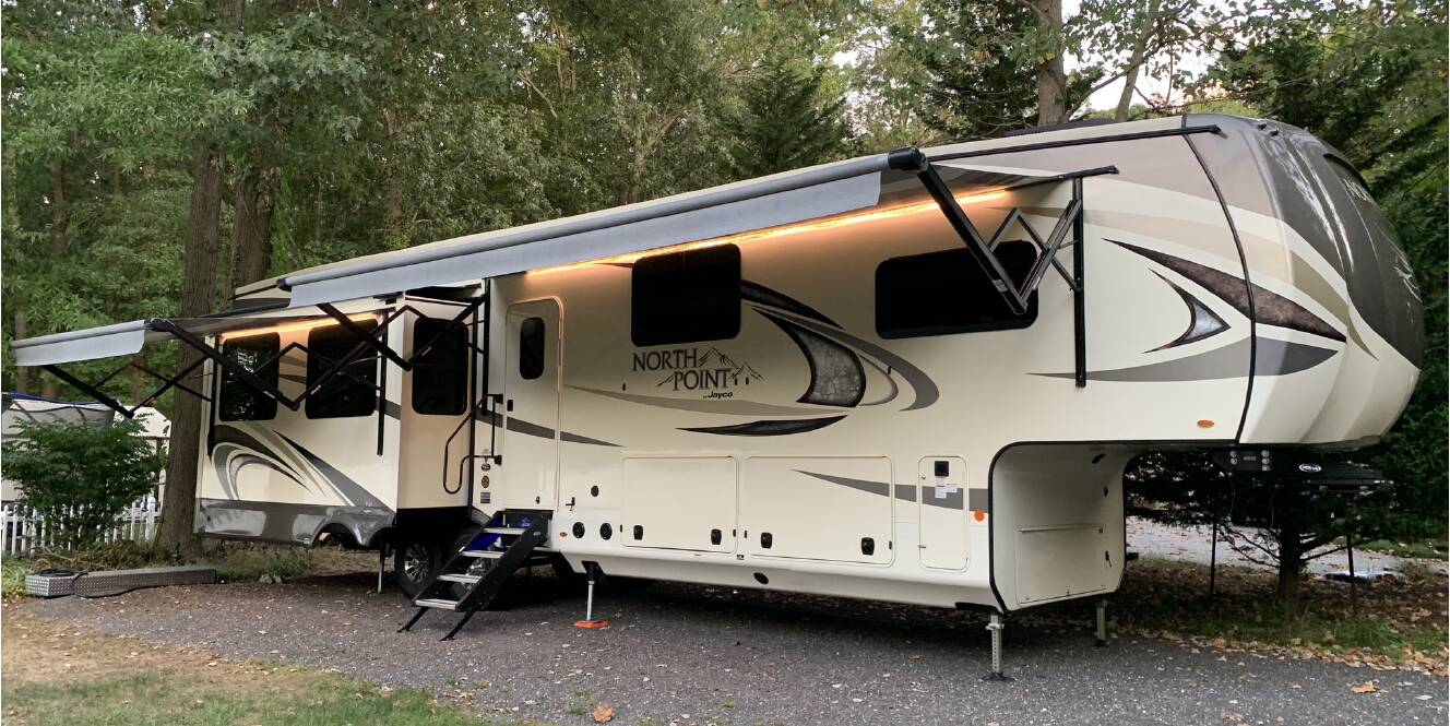 A photo of this 2019 Jayco NORTH POINT 377RLBH