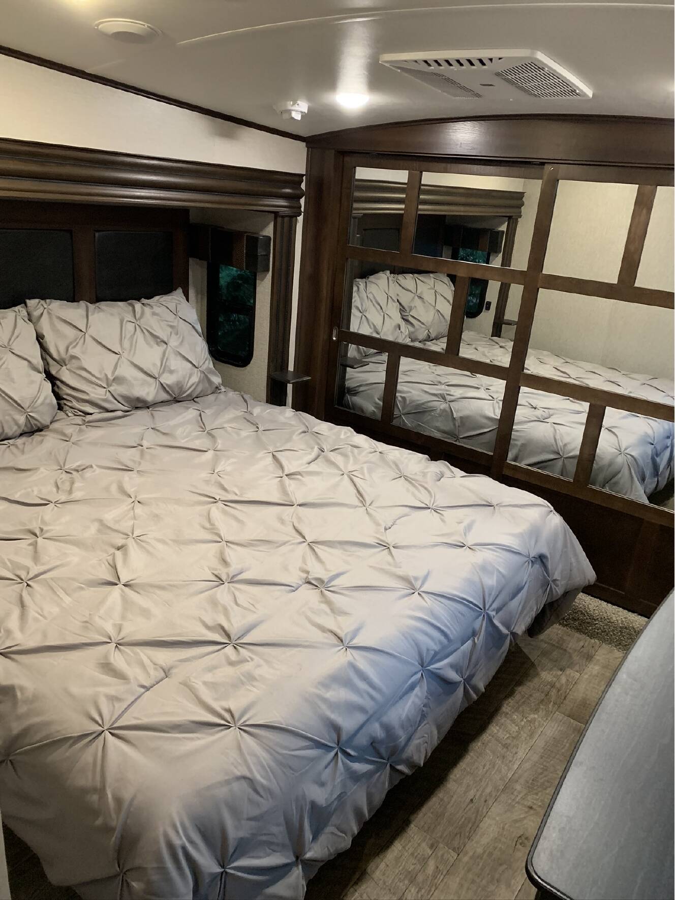 A photo of this 2019 Jayco NORTH POINT 377RLBH